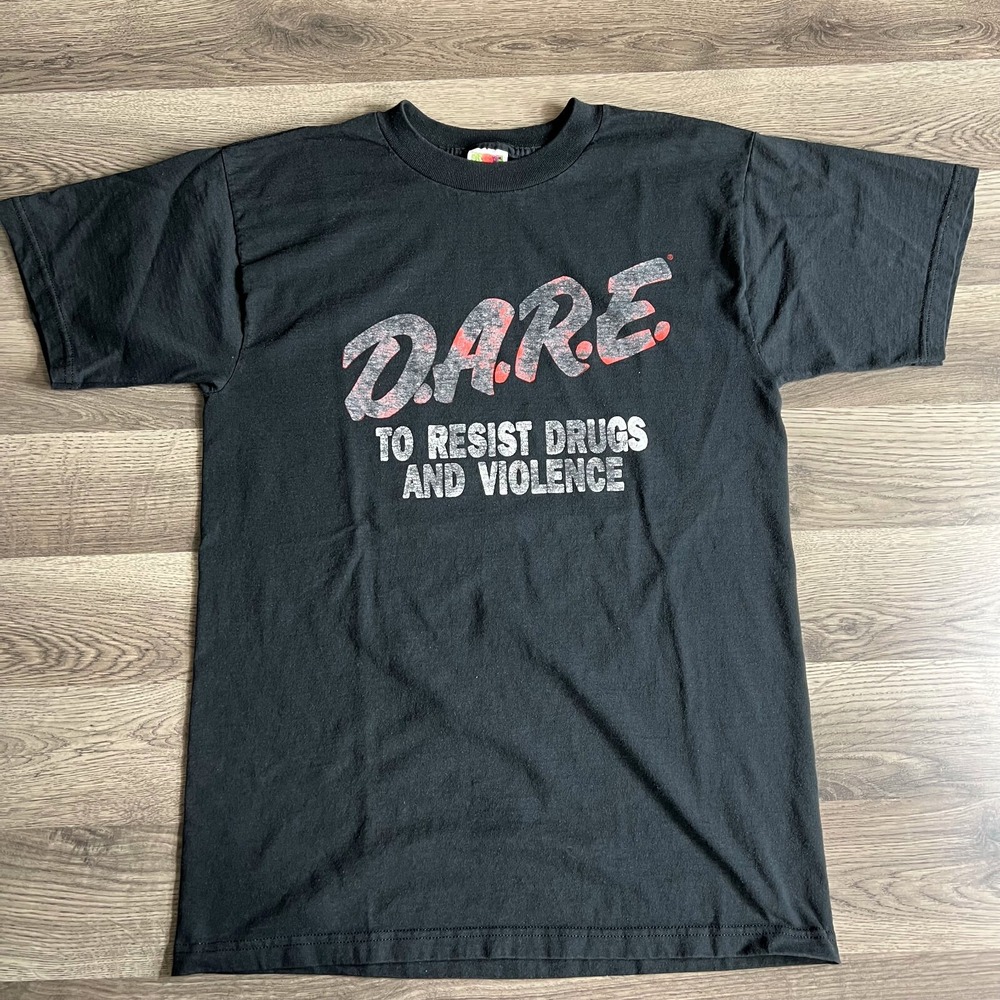 Y2K Dare T Shirt Mens Medium Resist Drugs and Violence‎ Tee 2000s Distressed